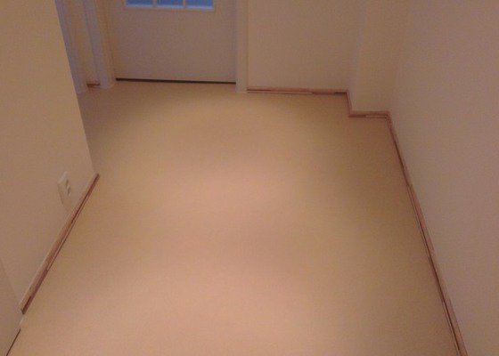 Laminátová podlaha + marmoleum