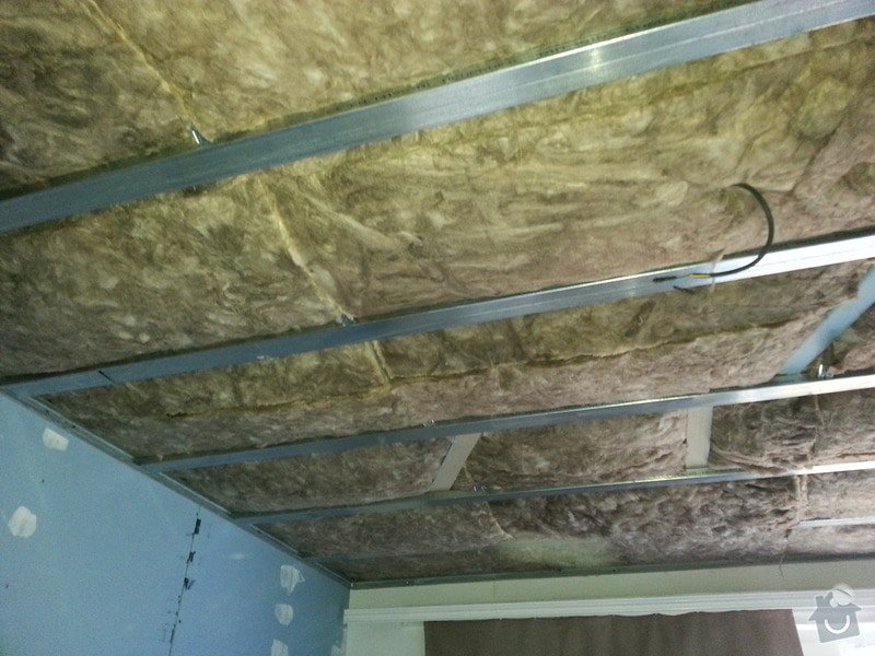 Odhlučnění stropu a stěny v paneláku.: 20140106_133536