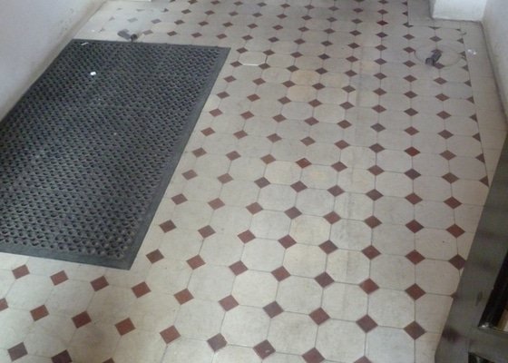 Strojový úklid podlahy