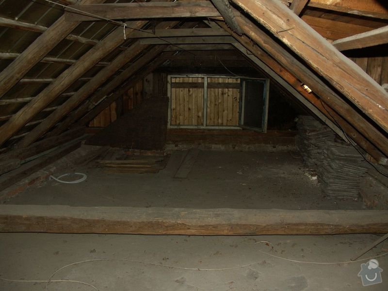 Rekonstrukce dřevěných stropů a podlahy půdy, přístupu na půdu a termoizolace: 1pred_puda_nad_vetsi_mistnosti