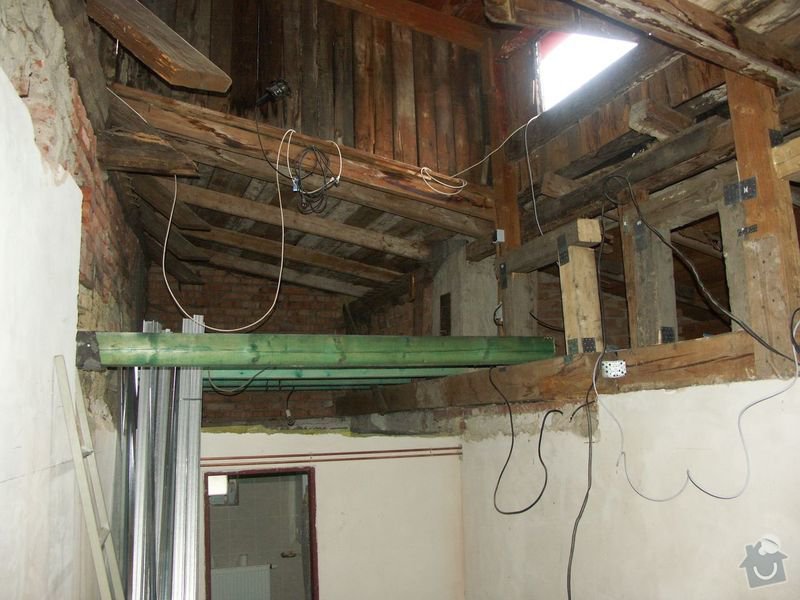 Rekonstrukce dřevěných stropů a podlahy půdy, přístupu na půdu a termoizolace: 2-4prubeh_priprava_prostoru_pred_koupelnou