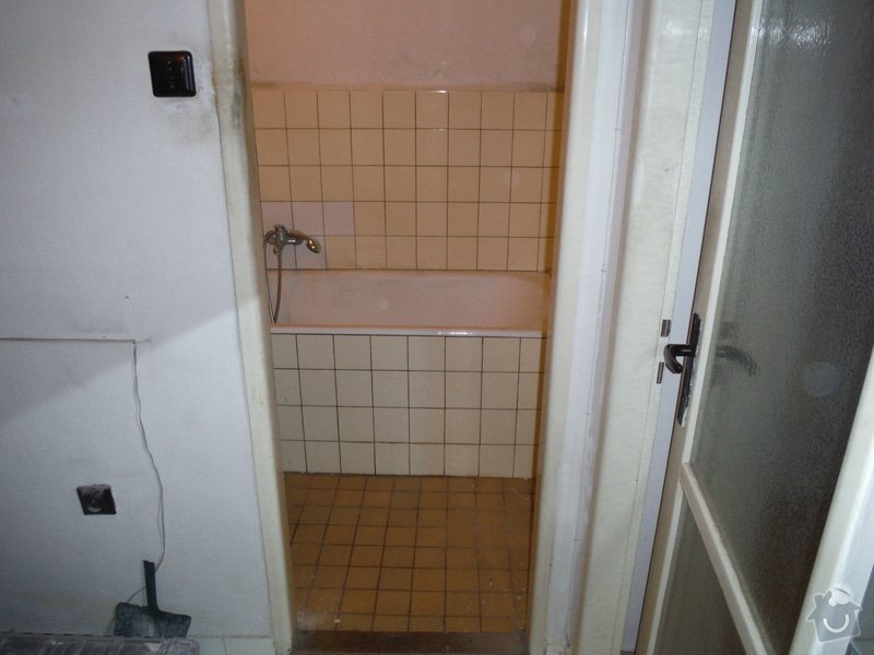Nový obklad a dažba v koupelně a WC: DSCF0453