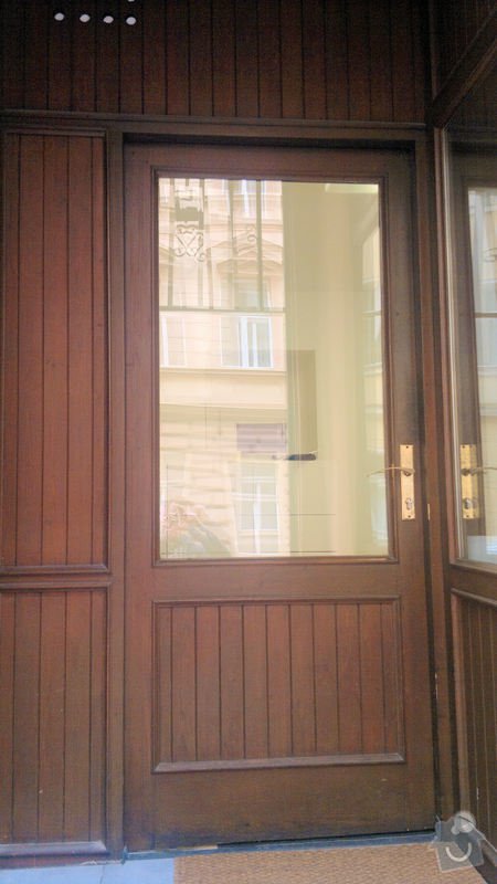 Výroba dřevěných dveří se zárubní a sklem: 2014-02-26-263