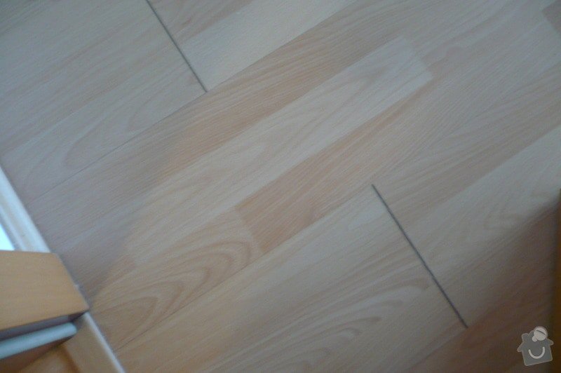 Oprava laminátové podlahy ( škvíry): P1110684