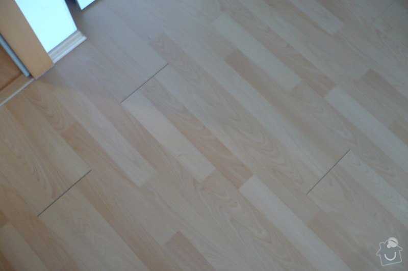 Oprava laminátové podlahy ( škvíry): P1110685