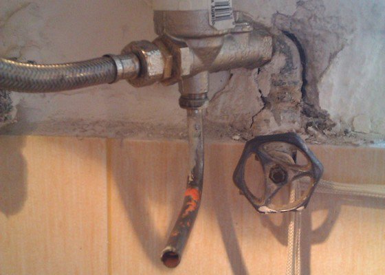 Tekoucí pojistný ventil k bojleru