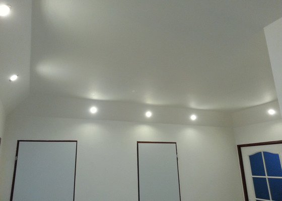 Stěrky stěn/kastlík s osvětlením