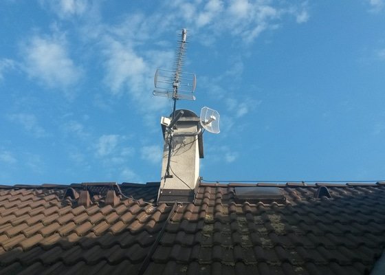 Instalace anténního stožáru na šikmou střechu