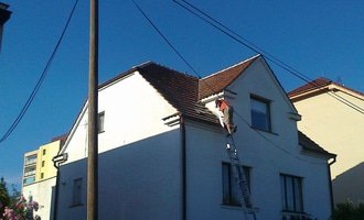 Pokrývačské práce - oprava střechy z pálených tašek