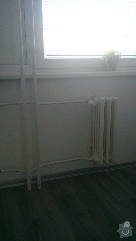 Výměna radiátoru v bytě.: odstraneni