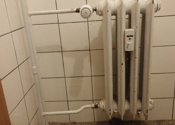 Výměna/odmontování radiátoru v koupelně