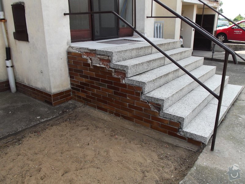 Rekonstrukce venkovního schodiště - bytovka, Svídnice u Dymokur: DSCF0856