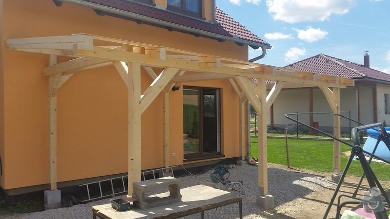 Ztotovení  pergoly nad terasou rozměr  5x3 m. včetně oplechování + střešní krytina - tašky.: 20140706_124750