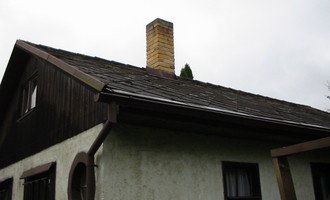 Oprava střechy (výměna eternit za plech) - stav před realizací