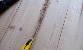 Rekonstrukci dřevěné prkenné podlahy v rodinném domě