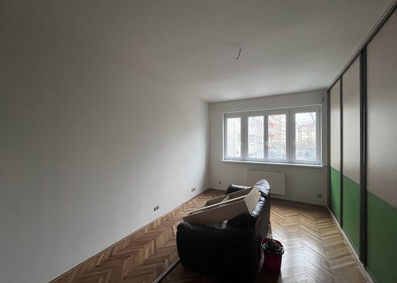 Malování bytu, 4 místnosti, 80 m²