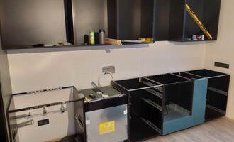 Kuchyňská deska a nástěnný panel (zaměření, výroba, instalace) - stav před realizací