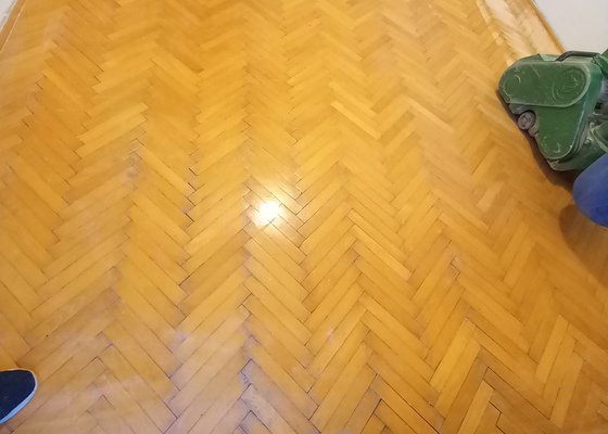Pokládka lepené vinylové podlahy
