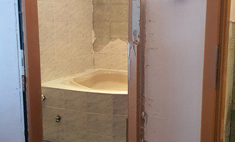 Rekonstrukce koupelny, WC a chodby v panelovém domě