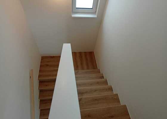 Položení plovoucí podlahy na schody + lišty