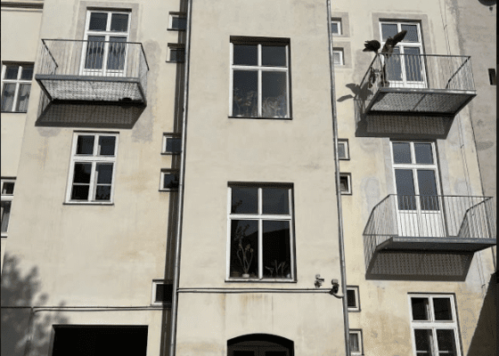 Přístavba 3 x balkón k bytovému domu na Žižkově