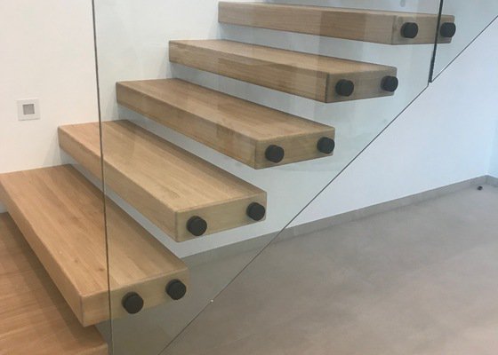 Samonosné schodiště - bez bočnicové