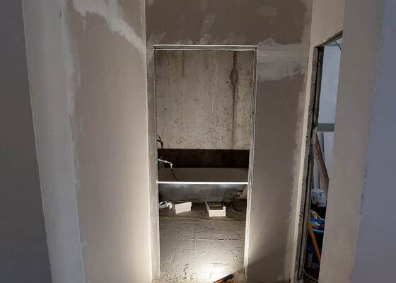 Rekonstrukce koupelny + položení dlažby v předsíni