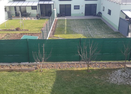 Betonový taras u zahrady + plot