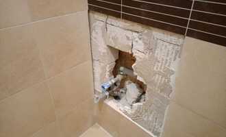 Instalace speciálního wc se zabudovaným kalovým čerpadlem do stávajícící koupelny