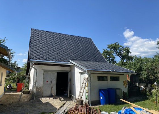 Rekonstrukce střechy rod. domu a stodoly