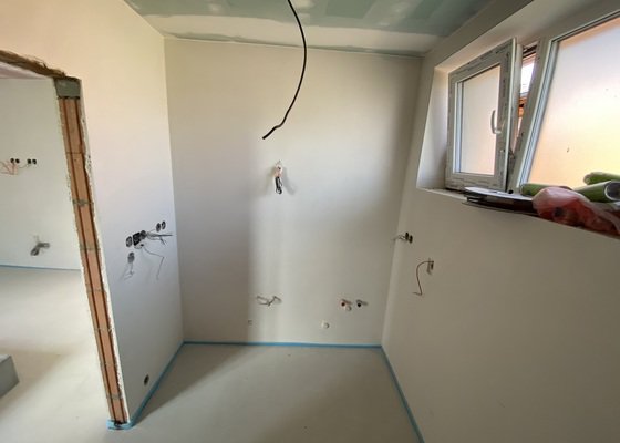 Pokládka 150m2 dlažby, obklad koupelny, vybetonování sprchových žlabů