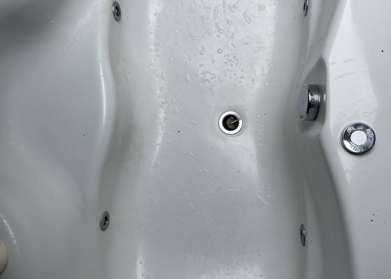 Oprava vany - nefungují masážní trysky
