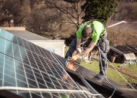 Instalace fotovoltaické elektrárny s bateriovým úložištěm a wallboxem