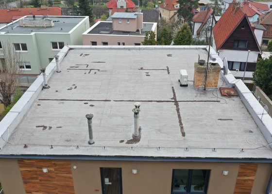 Oprava rovné střechy + izolace části šikmé střechy