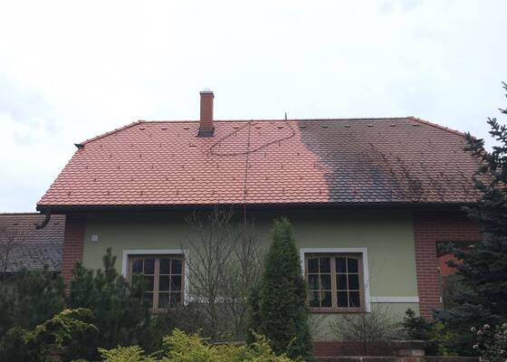 Tlakové čištění střechy horkou vodou