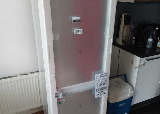 Vestavná chladnička - deinstalace staré, instalace nové