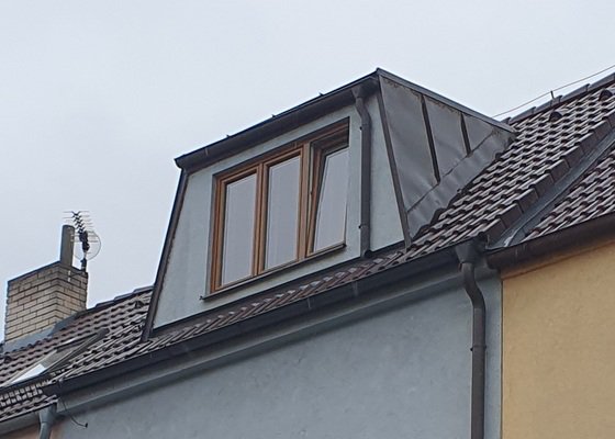 Oprava střechy vikýře řadového domu