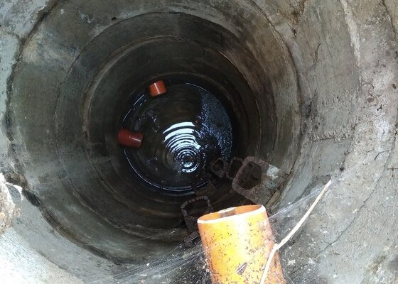 Přípojka kanalizace v betonové šachtici