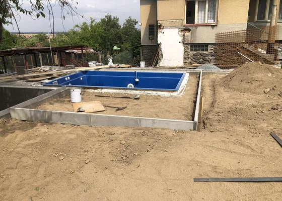 Stavba bazénu , oplocení terénní úpravy