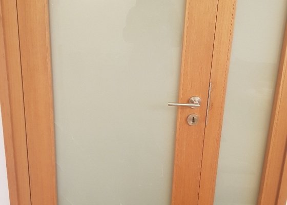 Výměna bezpečnostního skla interierových dveří
