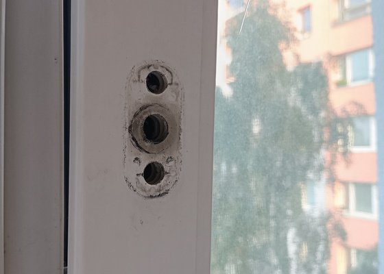 Oprava vnitřních žaluzií okenní kliky, instalace dětských bezpečnostních pojistek