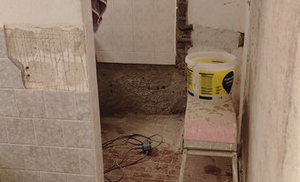 Rekonstrukce koupelny 2,6x2 m - stav před realizací