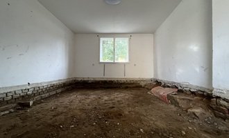 Vybouráni starého betonu a snížení podlahy