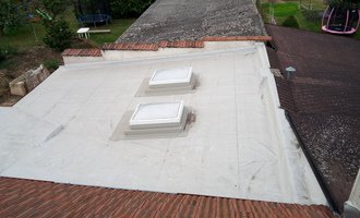 Odvětrávací komínek na PVC střechu - stav před realizací