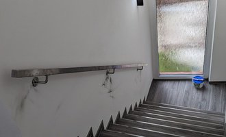 Nerezové zábradlí - interiér schody
