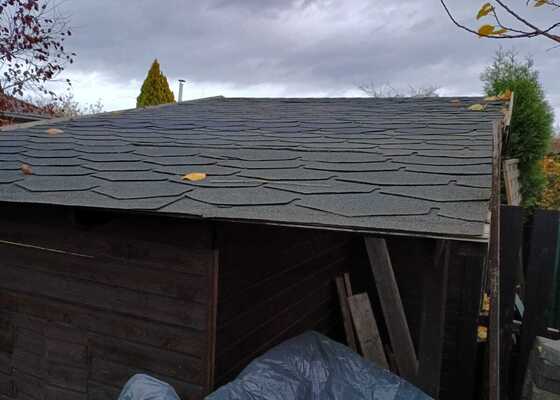 Oprava střechy zahradního domku