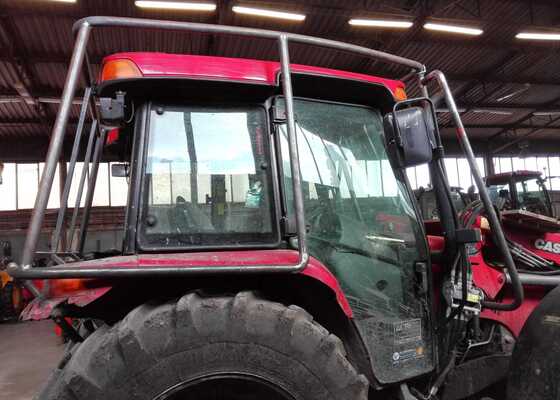 Ochranný rám na kabinu traktoru proti větvím