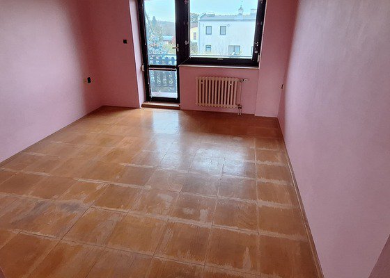 Vybourání původní betonové podlahy 130m2.