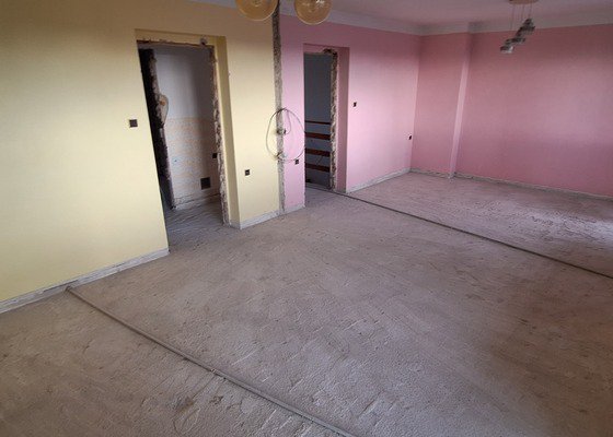 Vybourání původní betonové podlahy 130m2.