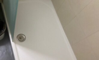 Silikon do koupelen v hotelu - stav před realizací